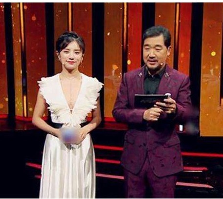 著名女主持人忘穿內(nèi)搭,張國立硬是堅持60分鐘,被贊真男人