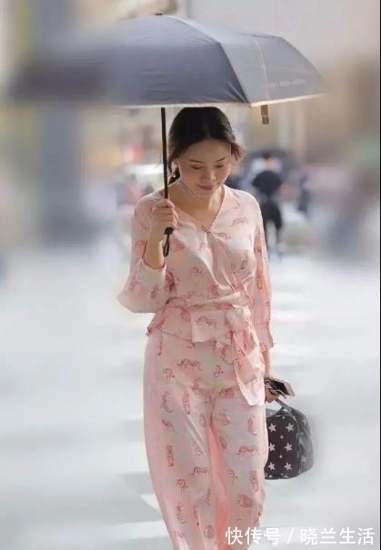美女|气质典雅的“睡衣”美女,犹如“画中”走出来