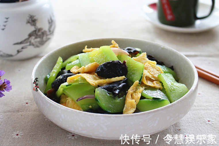 肌肤|此菜，我家每周吃两顿，雷打不动，营养水分足，低脂美容嫩肌肤