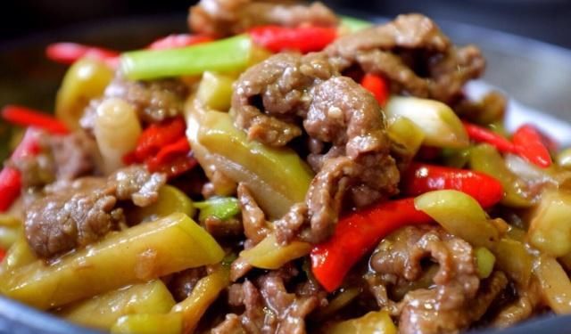 炒牛肉，应该用凉油还是热油？很多人用错，难怪牛肉嚼不动