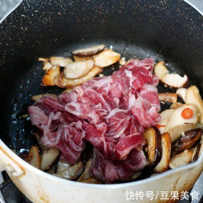 这道菌菇炒肥牛发到朋友圈,留言全说被馋哭