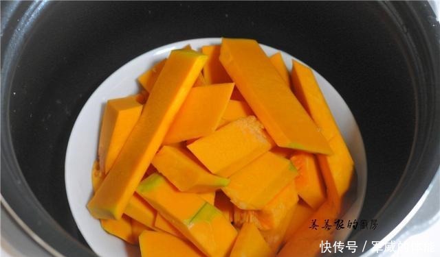 天冷,这早餐一定要试试,制作不过五分钟,比芝士蛋糕更细腻!