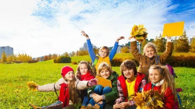 攀比|小娃总穿旧衣,老师以为家庭困难约见父母,发现爸爸穿一身名牌