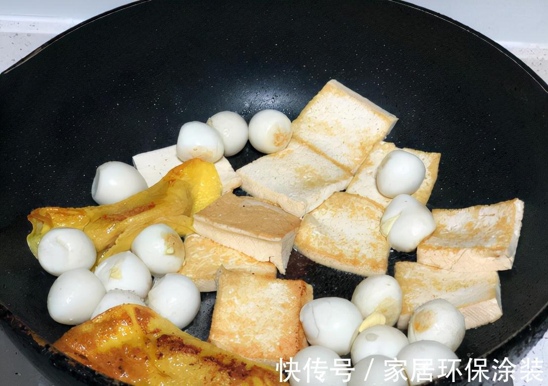 天冷将小锅子架起来,营养又暖身,一家人吃着真舒服