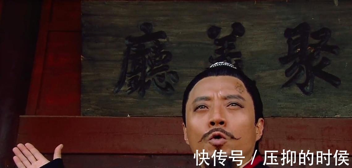 梁山#残水浒:忠义堂上关胜一刀砍死段景住,鲁智深、武松鼓掌:杀得好