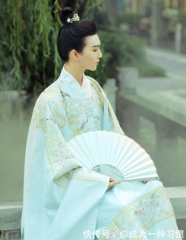 可可#鹤川颜值真高,穿汉服好有“温柔王爷范”,小说里的男主有脸了!