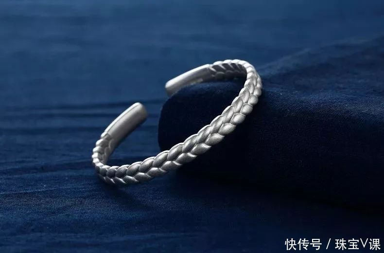 说女人戴了硬银会出事?今天告诉你真相