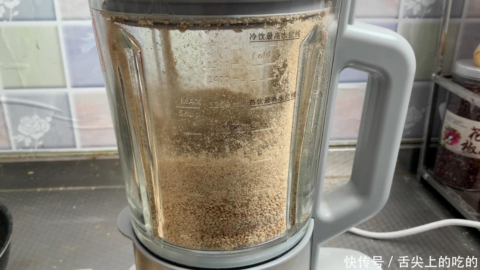 想吃芝麻酱不用买，5块钱自制一大瓶，纯正无添加，做法还简单