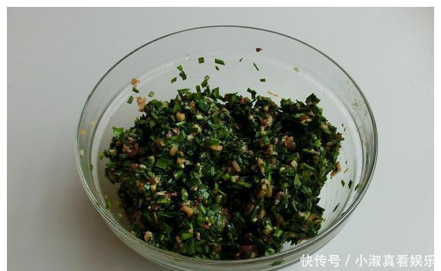 包韭菜馅饺子,直接拌是大错特错,很多人搞错,饺子不鲜也不香