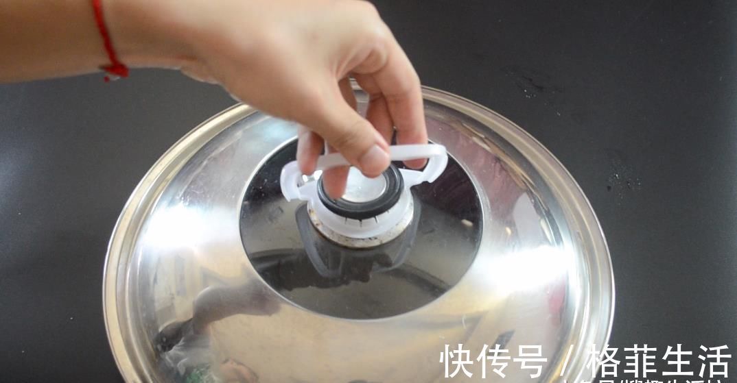 洗菜池边上放一个油桶提手, 作用太棒了, 解决了很多家庭的烦恼