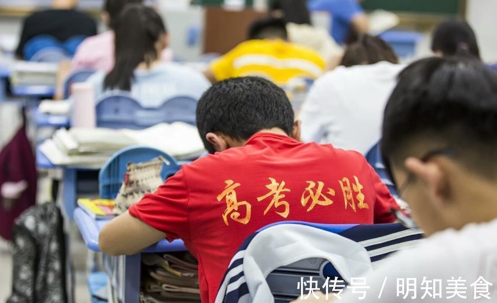 就业|孩子大学四年需花费多少？算下来数目不少，都花在哪里了？