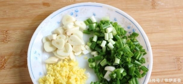 這菜是“天然鈣庫”，1斤5元錢，鈣片都不如它，孩子要常吃