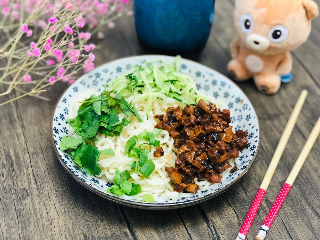 炸酱面|做炸酱面，豆瓣酱、甜面酱选哪个？很多人做错，难怪炸酱吃着不香