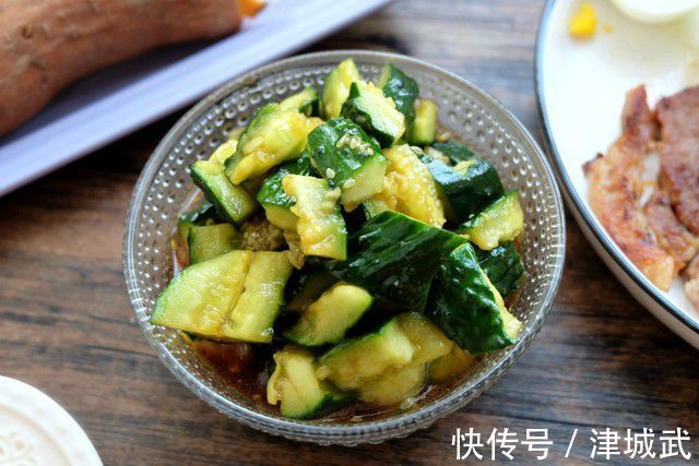 1家4口人，早餐准备了9种美食，妈妈忙活了40分钟，看看怎么样