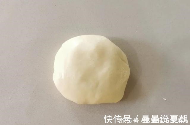 咬一口，整个人都酥了，特色小吃椒盐酥，一口就让你想起家乡味道