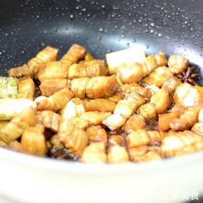 补充蛋白质|#舌尖上的端午# 五花肉烧小土豆