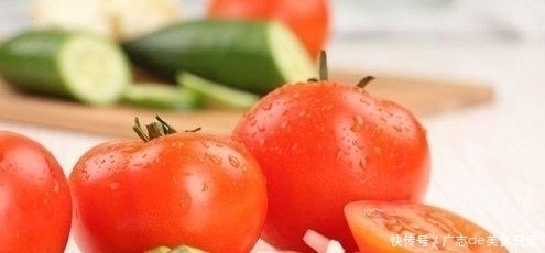 几秒钟|西红柿去皮不需开水烫,大厨教大家一个去皮方法,几秒钟就能搞定