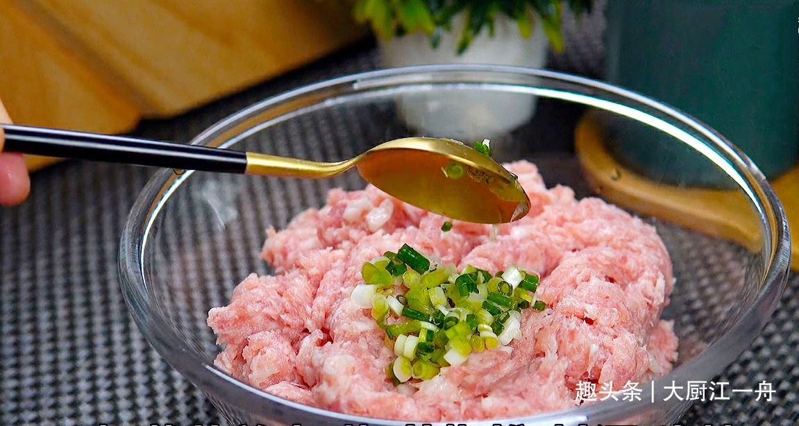 给年夜饭加道菜,“花开富贵”端上桌,寓意喜气洋洋,好看又好吃