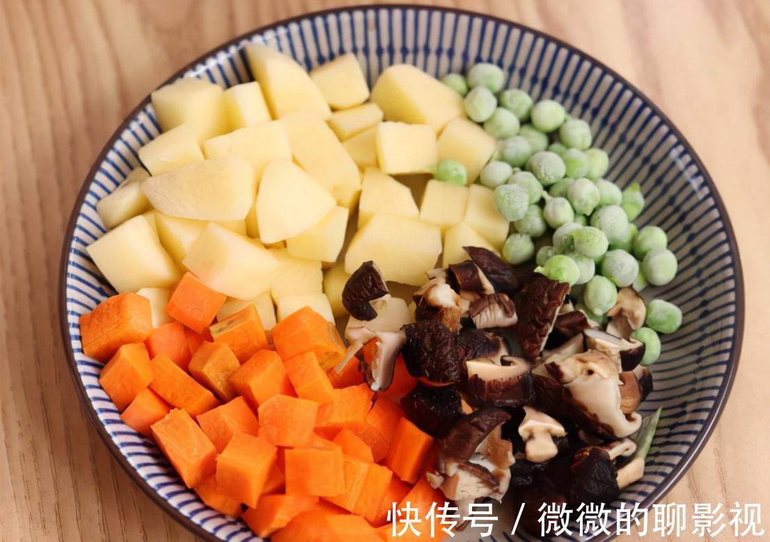 盖浇饭、拌饭,都不如这一碗有肉有菜的焖饭,好吃到停不下来