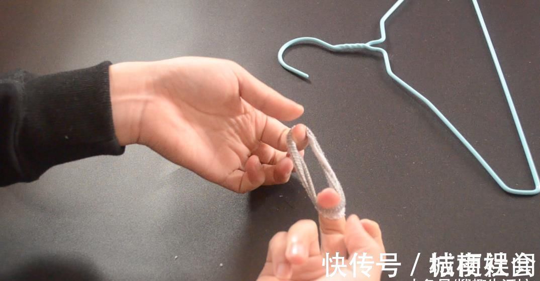 小圆|袜子剪一剪套在衣架上太实用了, 解决了很多家庭的困扰, 赶紧试试