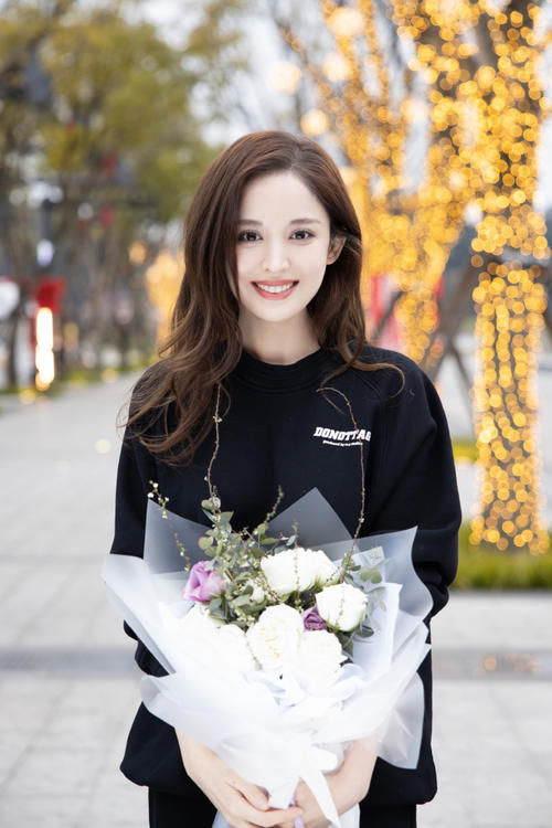 她是不是最会选发色的女艺人？每个颜色都好显白啊