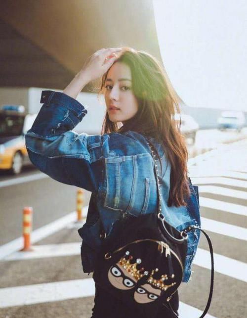 找回童年的天真无邪,背双肩包出门就对了,实用又时髦