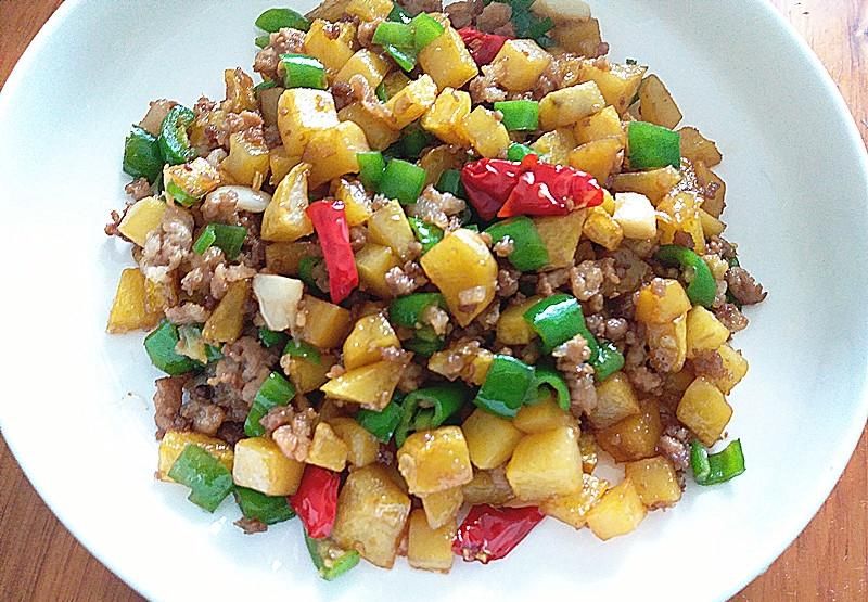 土豆试试这个做法，比炒土豆丝简单，比吃薯条薯片都香