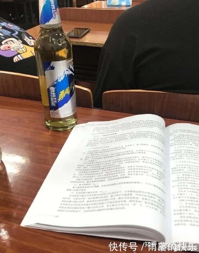 |开心一笑,爆笑图片段子:上个网课,卡成了恐怖片