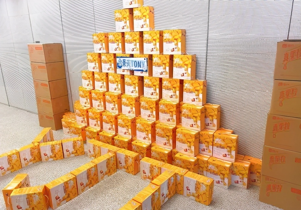 几名大妈倒牛奶,为何导致青春有你3被暂停录制?原因揭秘