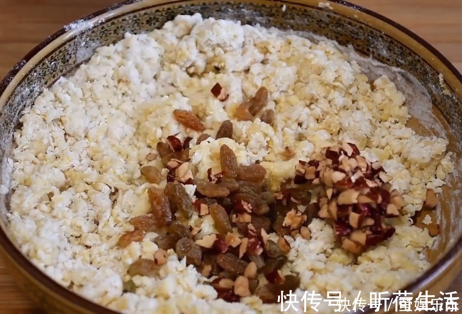 1碗面粉，加4个鸡蛋，不用水，不用烤箱，教你做柔软香甜拉丝面包