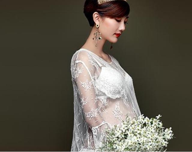 孕肚照|孕妇拍孕肚艺术照发朋友圈,没得到祝福和点赞,反被指责不检点