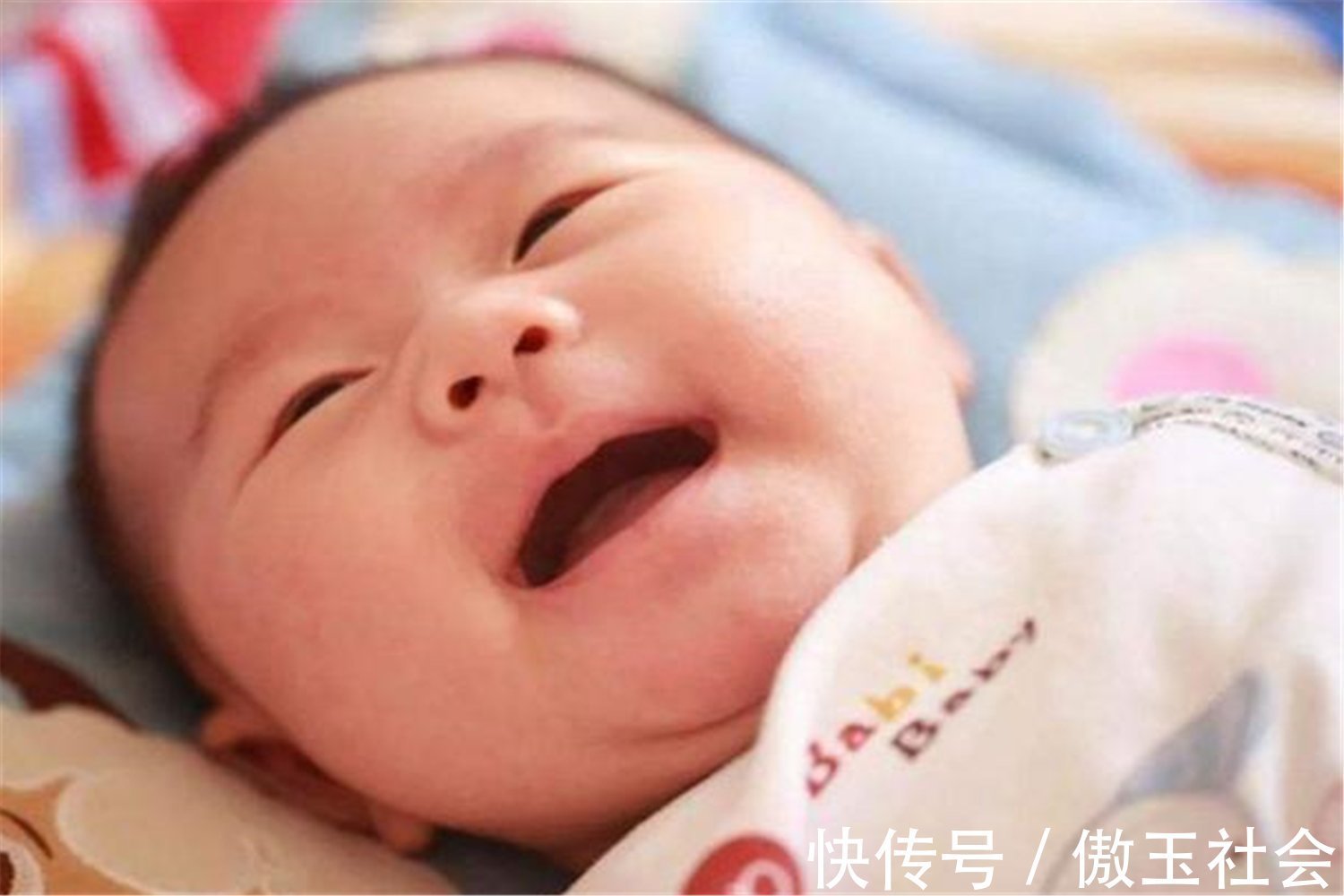 听觉|孩子智力发育情况,1岁内就有迹可循,有这3种表现多半是高智商