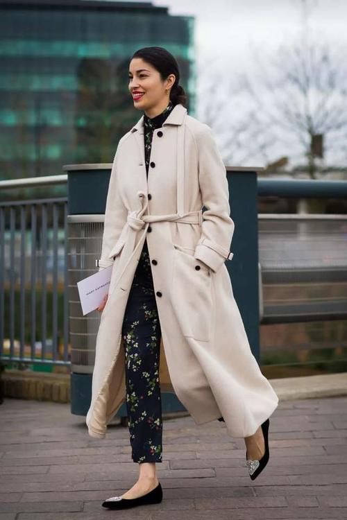 中年女人穿衣选款注意：少穿“装嫩色”，多穿“气质色”