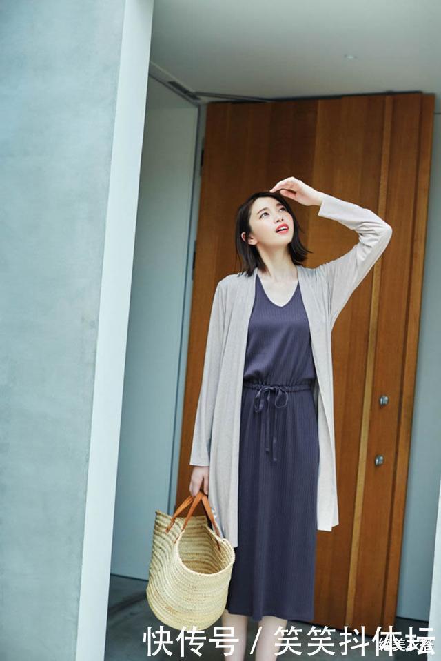 优衣库啥时候这么贴心了瞧日系“宅家穿搭”,基本款照样很时髦