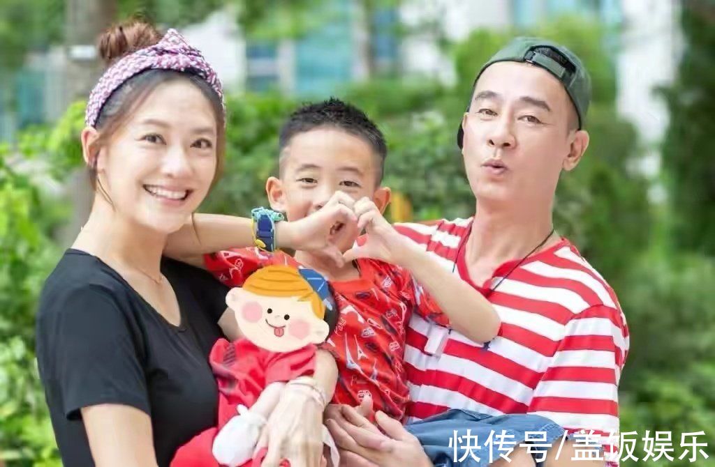 名利双收还不知足？陈小春夫妇被曝砸百万改名，身家4亿仍想催运