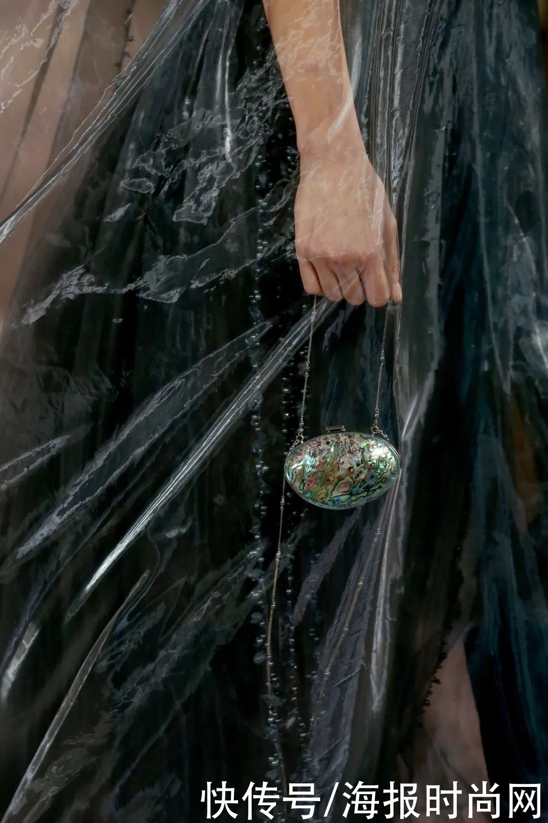 高定周｜打开FENDI这本，关于家人、关于爱的浪漫手册