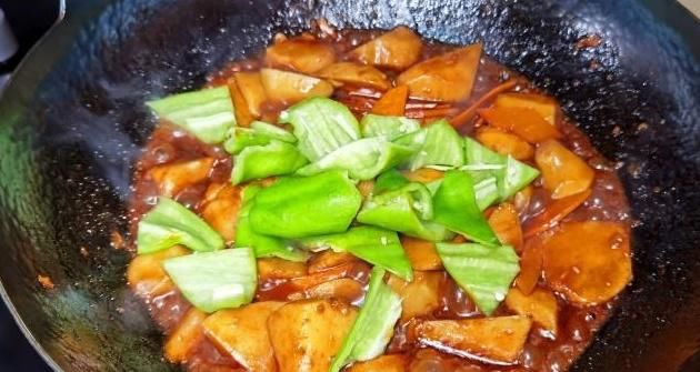 锅盖|秋天,吃土豆吃山药,不如吃它,2块钱做一大锅,营养极高比肉香