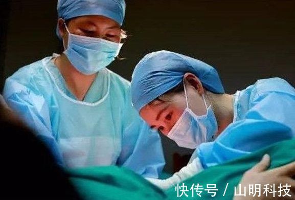 医生|90后宝妈顺产，突然大喊“什么东西夹到我”，护士得知原因大笑