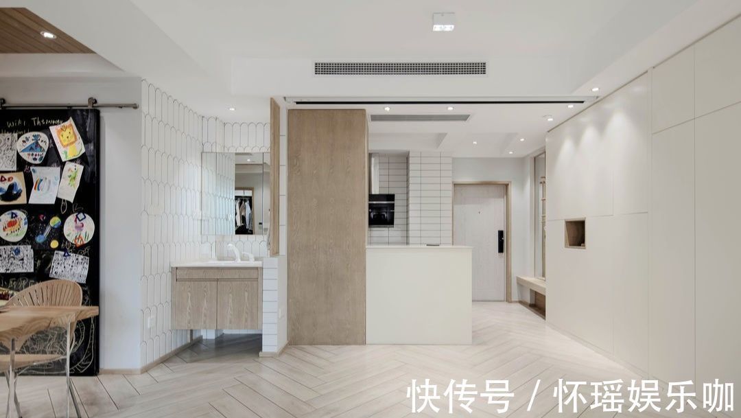 卧室床|舍弃客厅,不买餐桌,卧室床悬空,他家86㎡堪称小户型装修的榜样