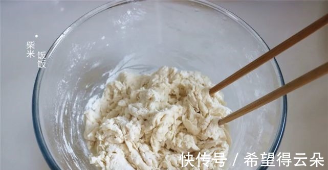 好吃|做花卷，这个方法很简单，筷子一拧一压，层次分明，香软好吃！