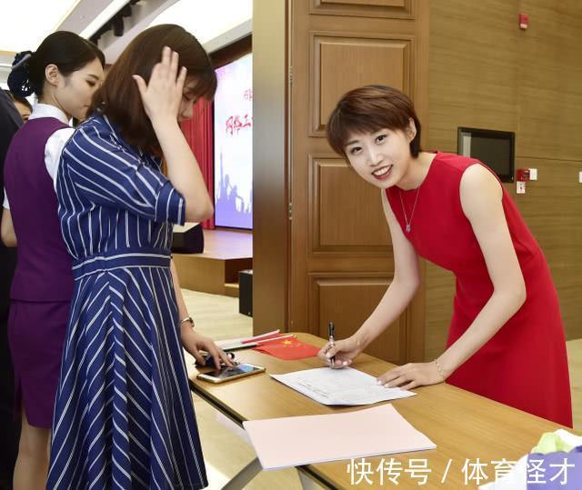 体校|33岁国乒冠军宣布新职务!脸型大变样疑整容,想当艺人被父亲反对
