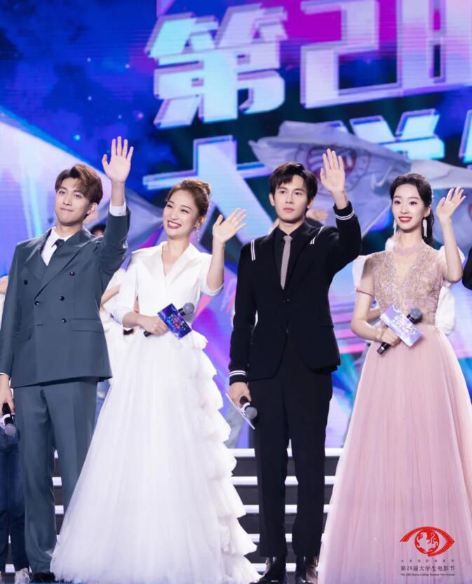 青春|大影節燃情“青春之夜” 徐帆劉浩存淚灑舞臺