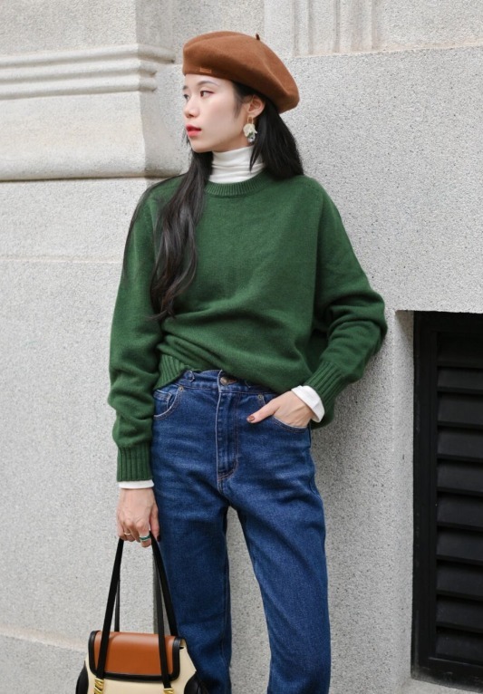 鹅黄色|针织衫别穿大地色,试试“流行色”,显白显气质,搭配裙子真美!