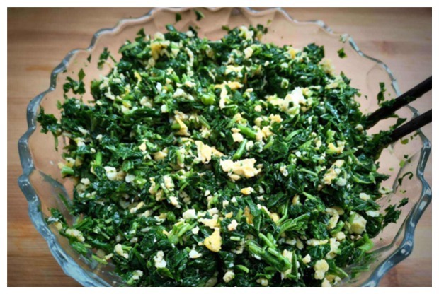 包韭菜馅饺子,直接拌馅就错了!做对这3步,韭菜不出水,更翠绿