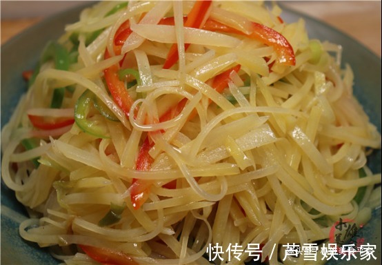 炒土豆丝|才知道，炒土豆丝先用水冲就错了，教你饭店的诀窍，脆嫩不粘锅