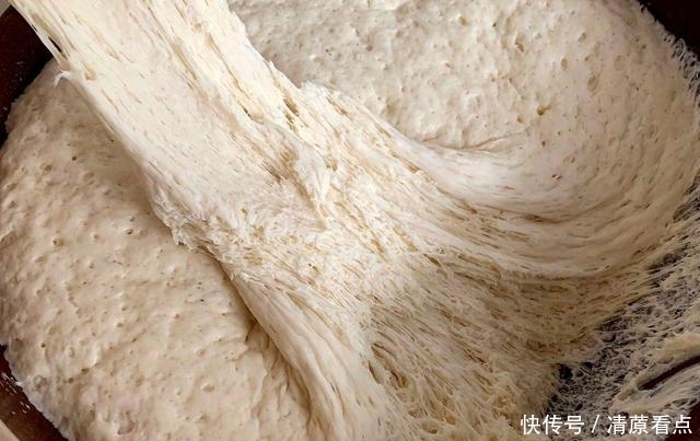 婆婆教我快速发面的窍门，30分钟发满盆，只需多放一瓶这东西