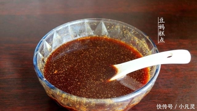 豆腐叶新吃法,卷一卷煎一煎,酱汁浓郁,素菜瞬间变大菜