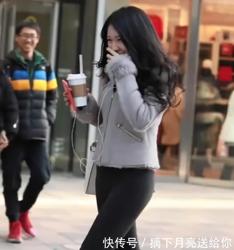 皮裤 皮草外套,再加上这快要撑破的皮裤,腿粗很任性!