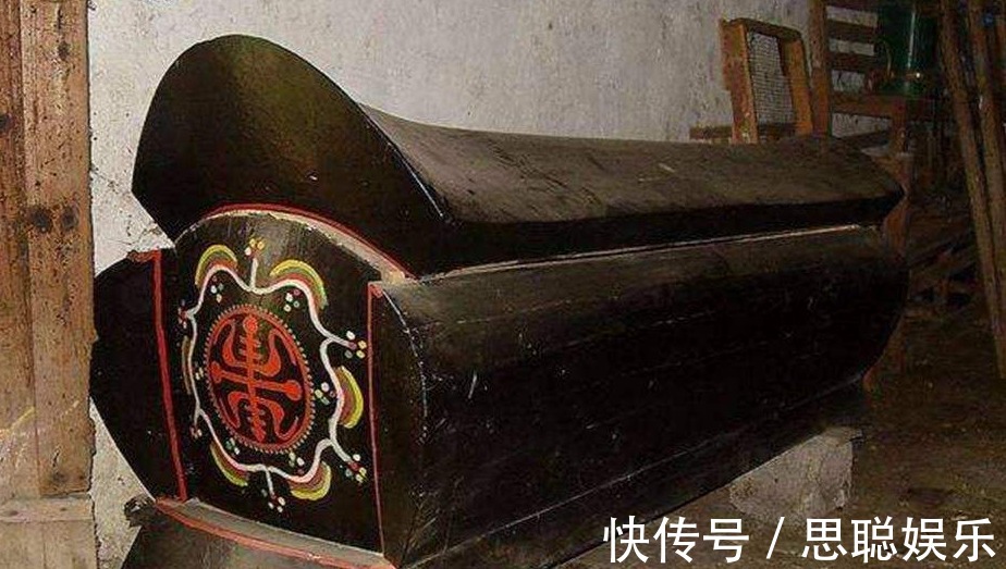 婴儿|母狼送给猎户个婴儿,猎户好心抚养20年,婴儿长大后发大财
