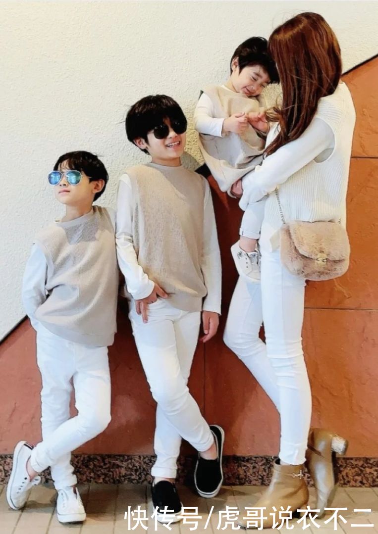 日本宝妈穿衣真有一套，怎么优雅时尚怎么穿，根本不像仨孩子的妈